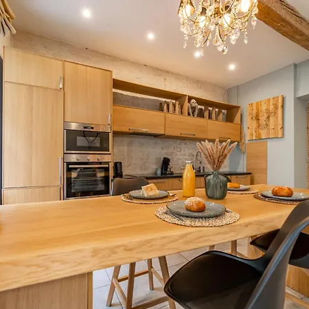 L'elegance De La Pierre Au Pied De La Maison Carree - Nuit A Lägenhet *