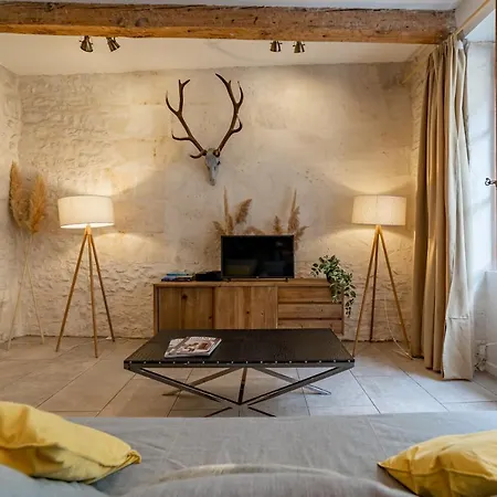 Lägenhet L'elegance De La Pierre Au Pied De La Maison Carree - Nuit A *