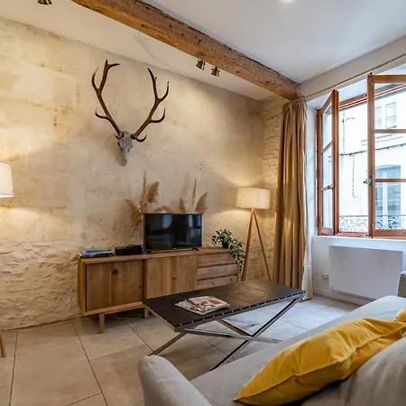 Appartement Nuit à - Au Pied De La Maison Carrée