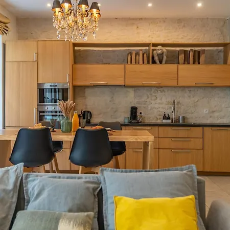 L'elegance De La Pierre Au Pied De La Maison Carree - Nuit A Lägenhet Nîmes