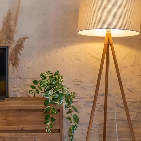 L'elegance De La Pierre Au Pied De La Maison Carree - Nuit A * Nîmes