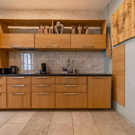 Nuit à - Au Pied De La Maison Carrée Appartement