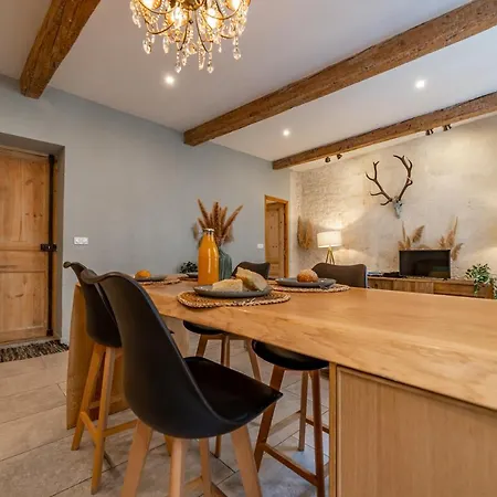 L'elegance De La Pierre Au Pied De La Maison Carree - Nuit A