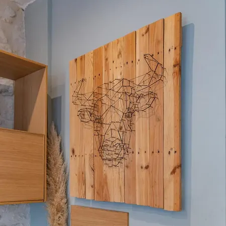 L'elegance De La Pierre Au Pied De La Maison Carree - Nuit A