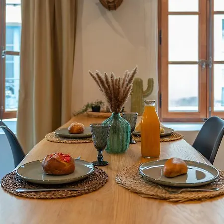 Lägenhet L'elegance De La Pierre Au Pied De La Maison Carree - Nuit A Nîmes