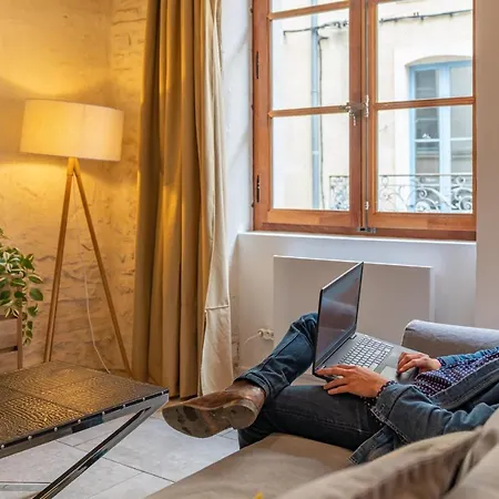 Nuit à - Au Pied De La Maison Carrée