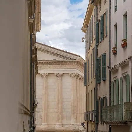 Lägenhet L'elegance De La Pierre Au Pied De La Maison Carree - Nuit A