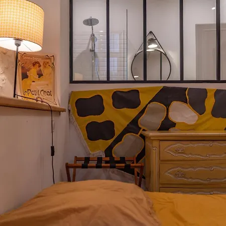 Nuit à - Au Pied De La Maison Carrée Appartement Nîmes