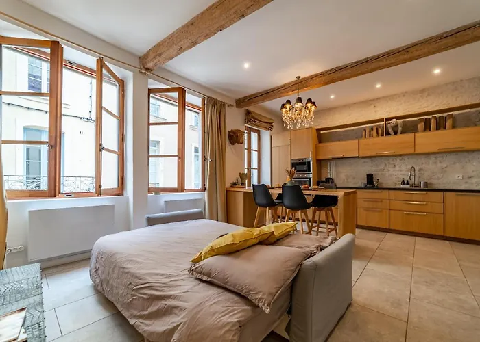 L'elegance De La Pierre Au Pied De La Maison Carree - Nuit A Apartament Nîmes