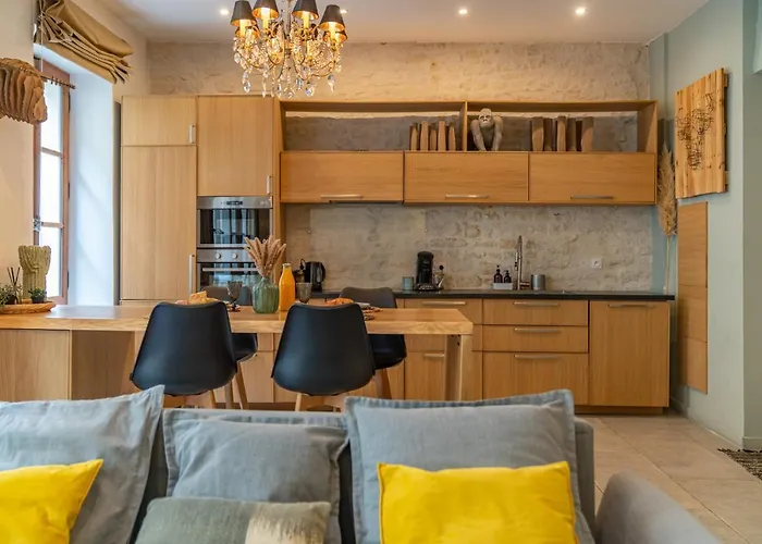 L'elegance De La Pierre Au Pied De La Maison Carree - Nuit A Apartament Nîmes