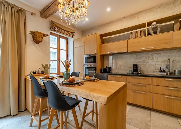 شقة L'elegance De La Pierre Au Pied De La Maison Carree - Nuit A *