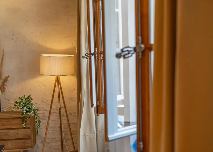 L'elegance De La Pierre Au Pied De La Maison Carree - Nuit A