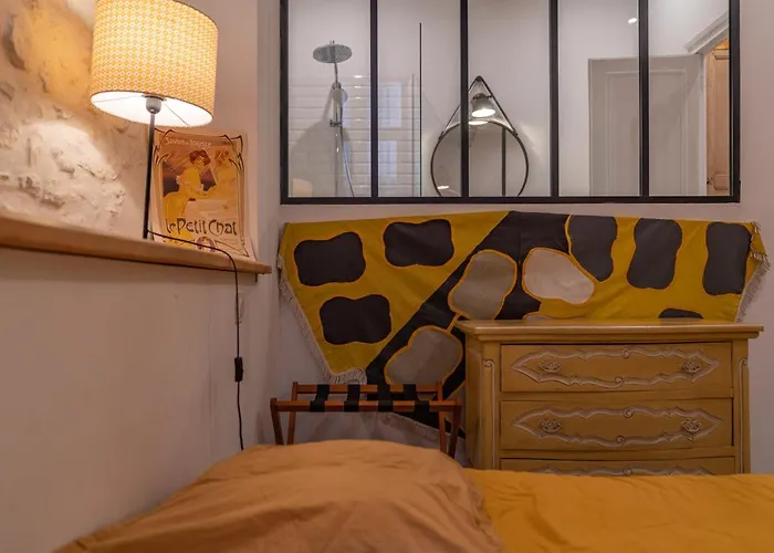 L'elegance De La Pierre Au Pied De La Maison Carree - Nuit A شقة نيم